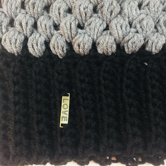 Crochet Beanie Fall Winter Hat Gray Ivory Handmade - Picture 4 of 4